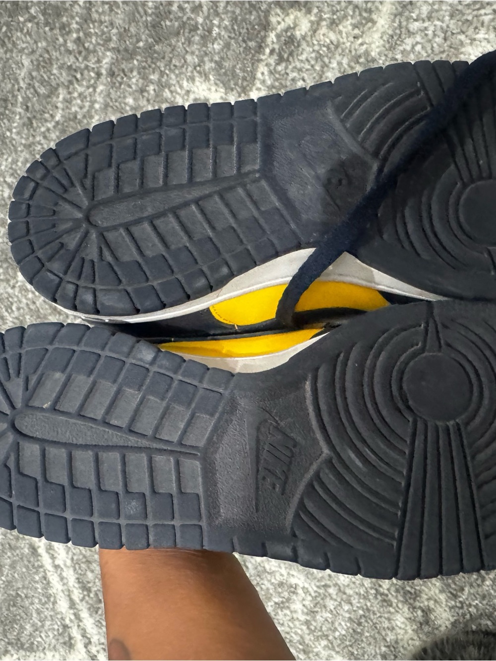 Nike Kids Low-Top Sneakers in Yellow and Black - Picture 3 of 3